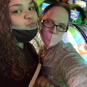 Meet your Posher, Crystal